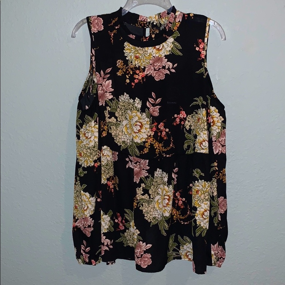 Long sleeve cold shoulder top